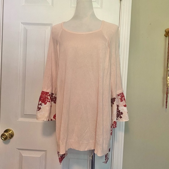 Cato Sz 18/20 Asymmetrical Pink and Red Floral Tunic with Bell Sleeves - Picture 1 of 8